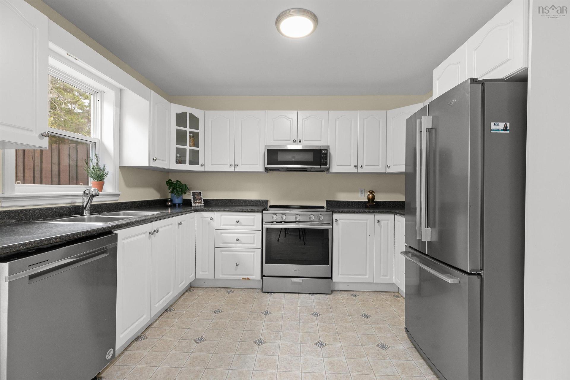 36 Stratford Way, Halifax, NS - Indoor Photo Showing Kitchen With Double Sink