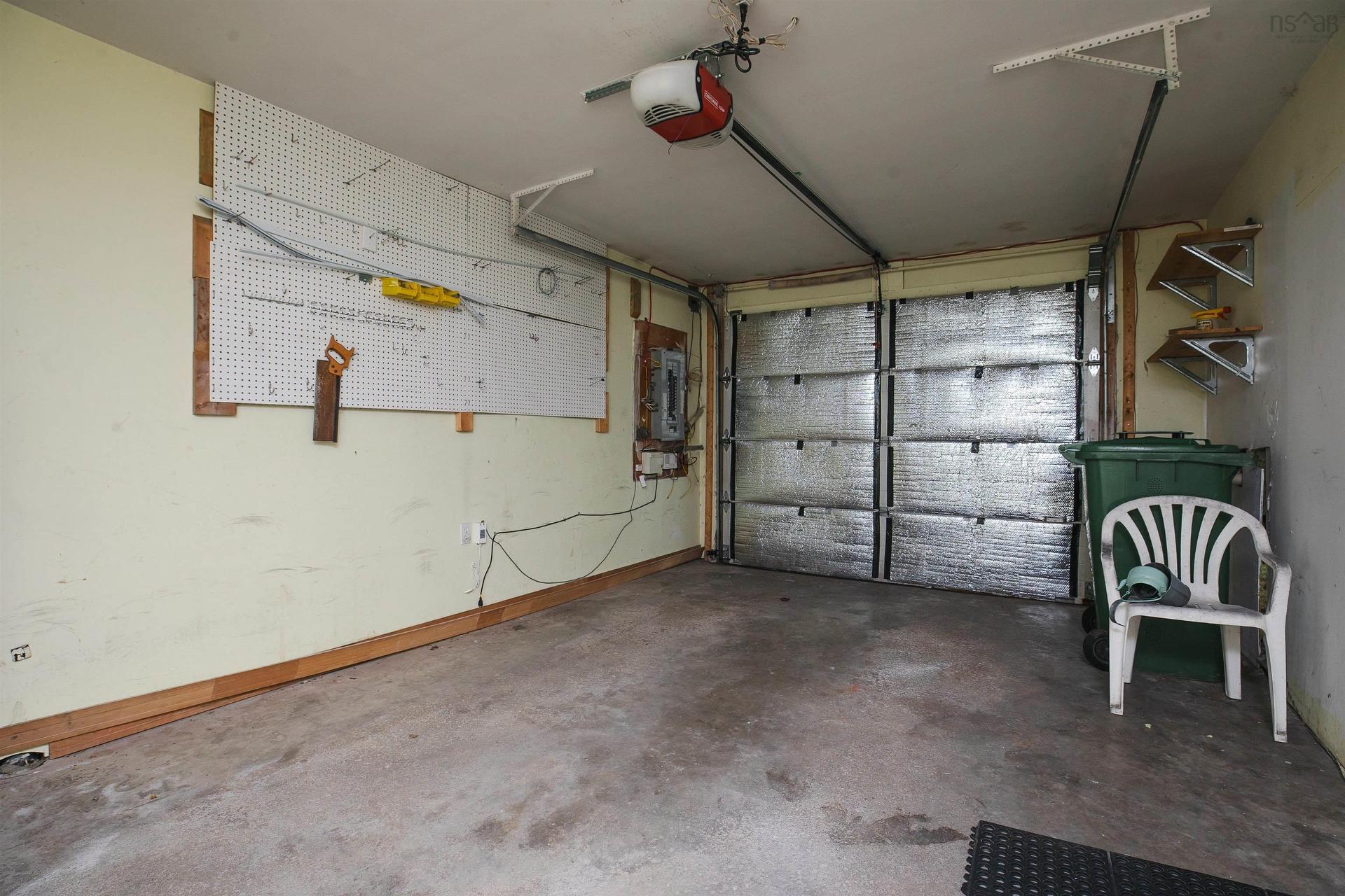 36 Stratford Way, Halifax, NS - Indoor Photo Showing Garage