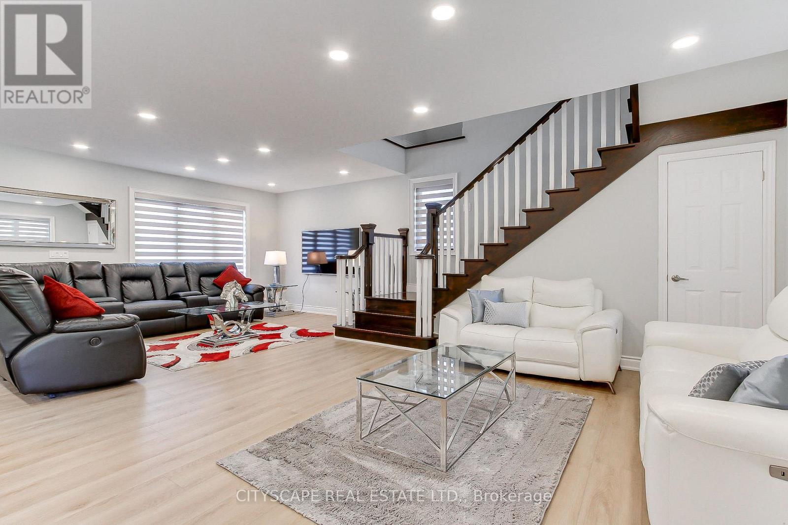 1543 Indian Grove, Mississauga, ON - Indoor Photo Showing Living Room