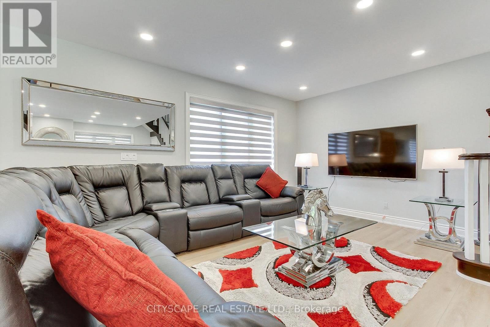 1543 Indian Grove, Mississauga, ON - Indoor Photo Showing Living Room
