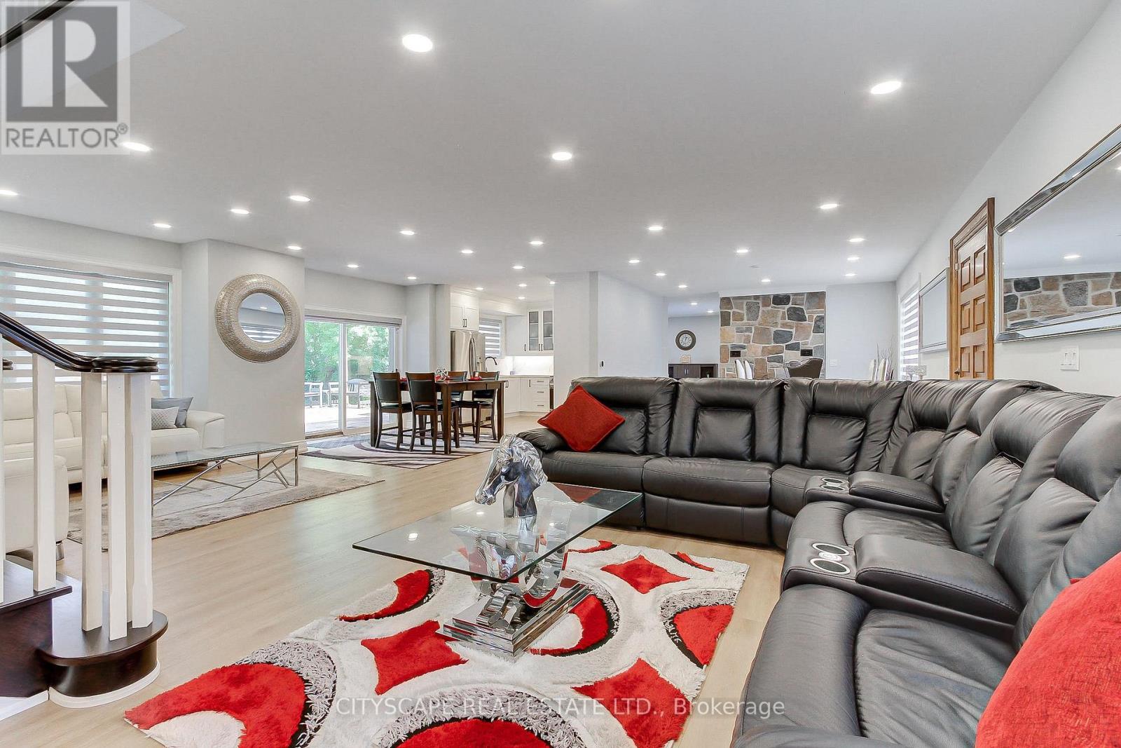 1543 Indian Grove, Mississauga, ON - Indoor Photo Showing Living Room