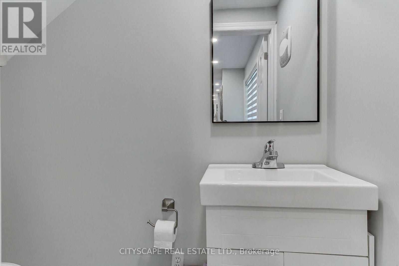 1543 Indian Grove, Mississauga, ON - Photo Showing Bathroom