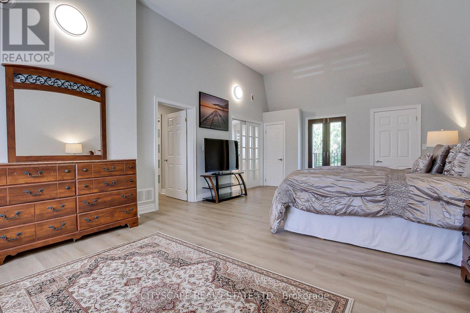 1543 Indian Grove, Mississauga, ON - Indoor Photo Showing Bedroom