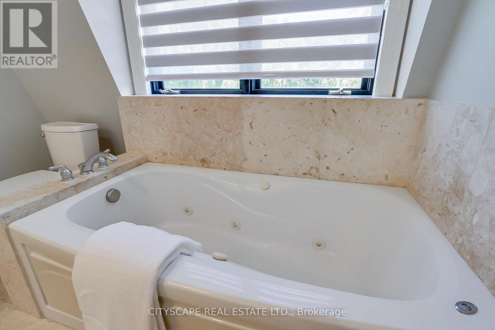 1543 Indian Grove, Mississauga, ON - Indoor Photo Showing Bathroom