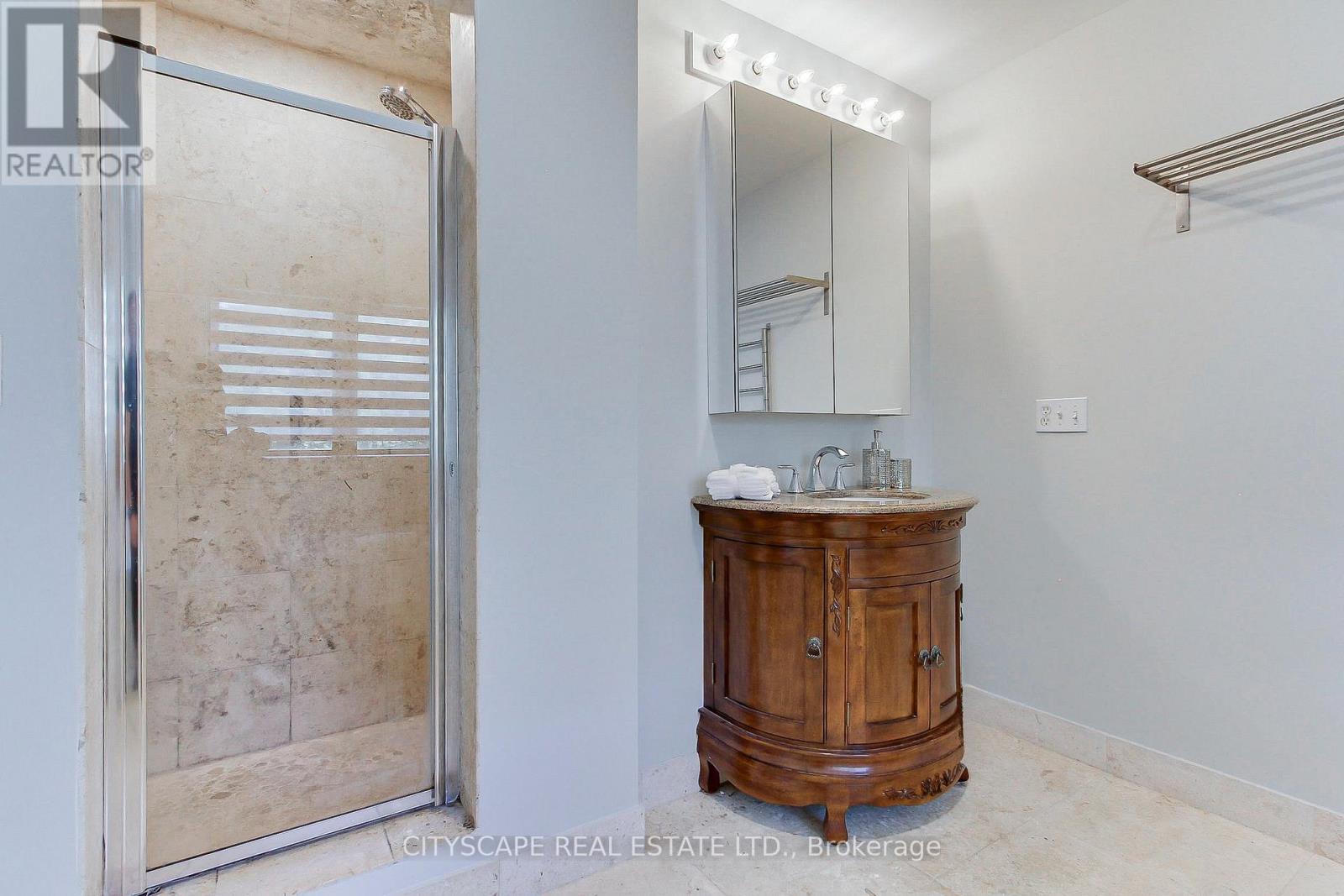 1543 Indian Grove, Mississauga, ON - Indoor Photo Showing Bathroom