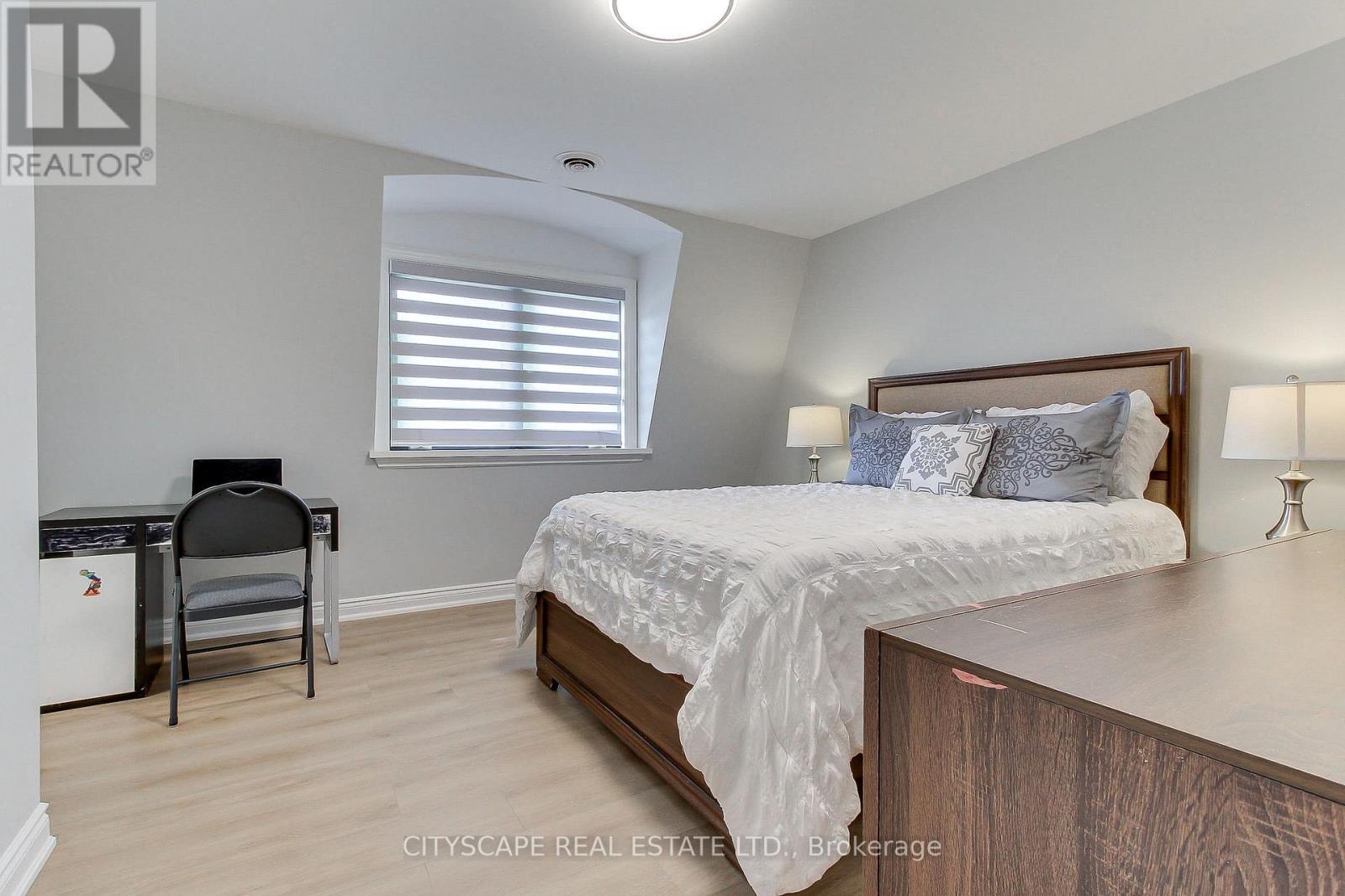 1543 Indian Grove, Mississauga, ON - Indoor Photo Showing Bedroom