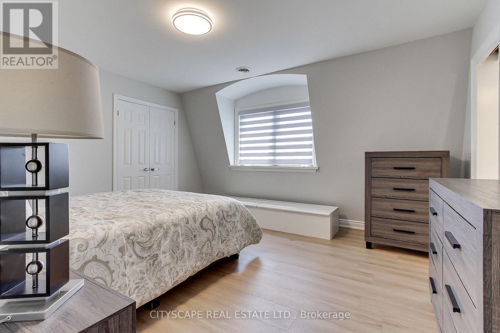 1543 Indian Grove, Mississauga, ON - Indoor Photo Showing Bedroom