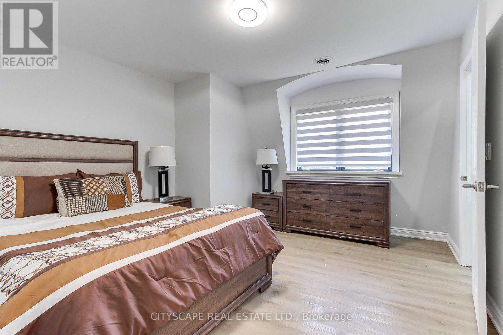 1543 Indian Grove, Mississauga, ON - Indoor Photo Showing Bedroom