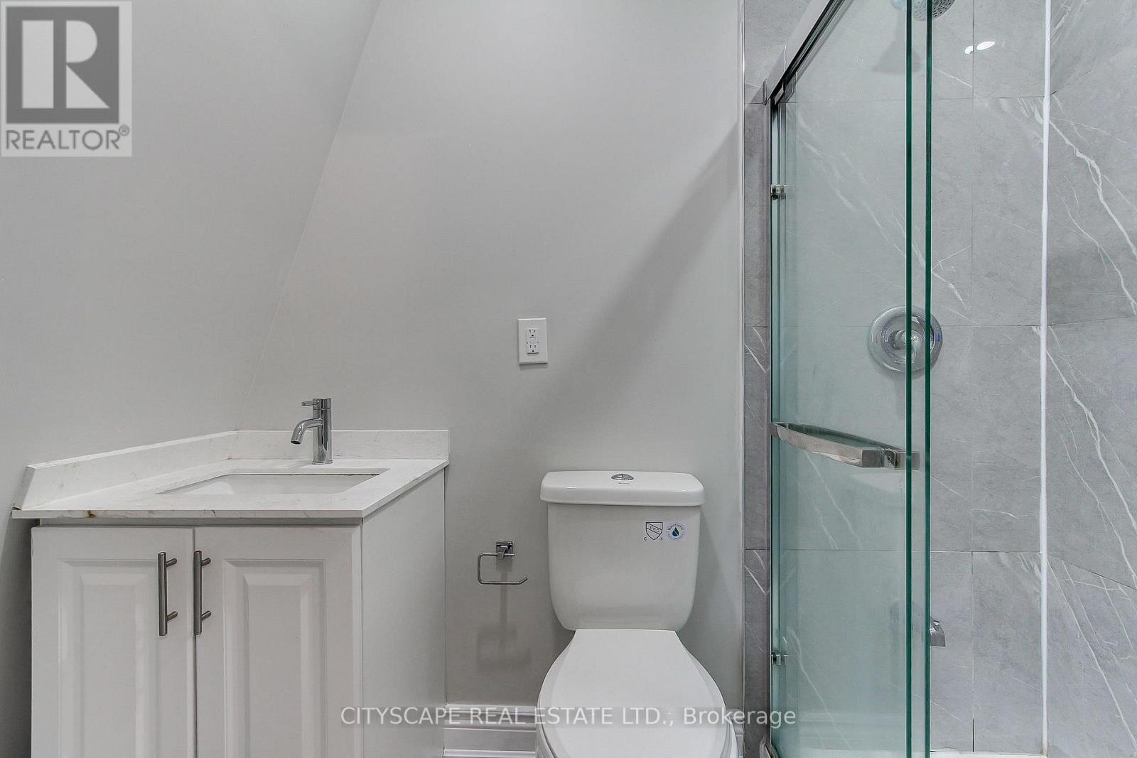 1543 Indian Grove, Mississauga, ON - Indoor Photo Showing Bathroom