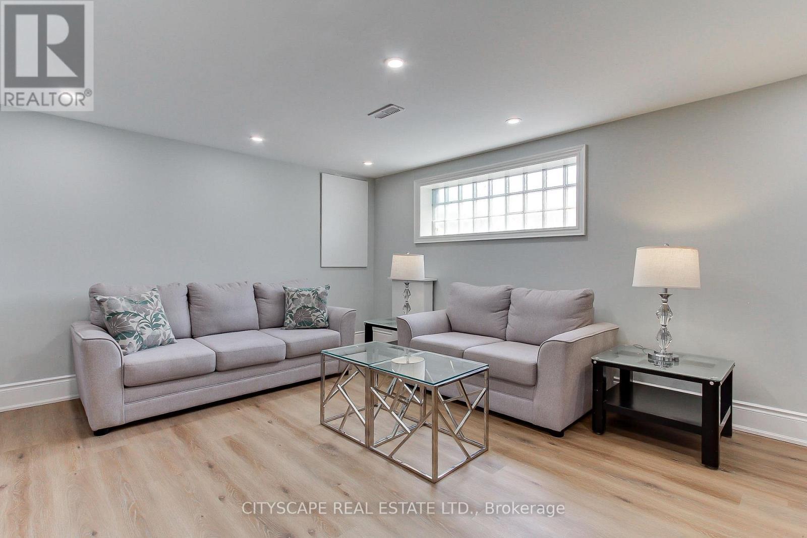 1543 Indian Grove, Mississauga, ON - Indoor Photo Showing Living Room