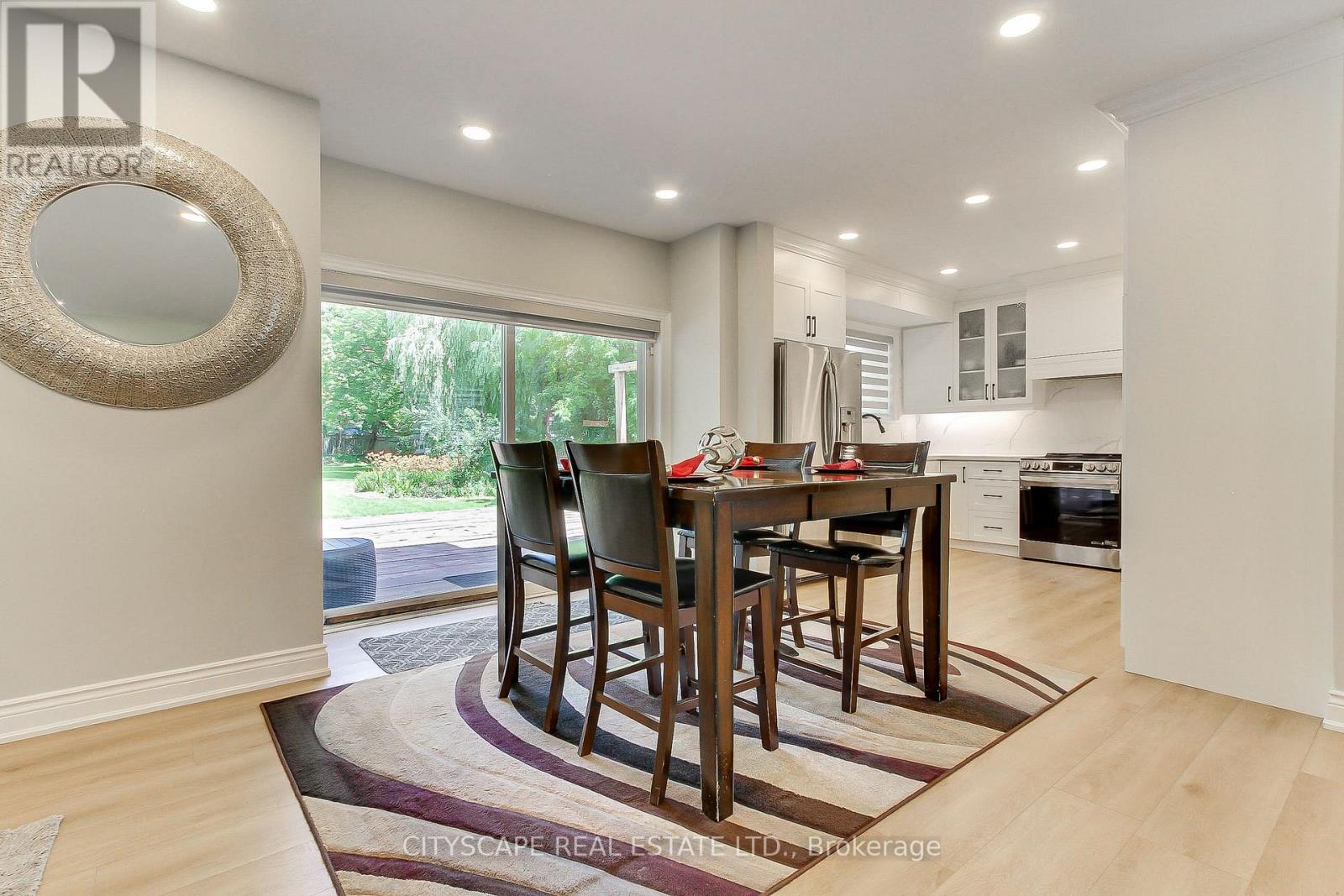 1543 Indian Grove, Mississauga, ON - Indoor Photo Showing Dining Room