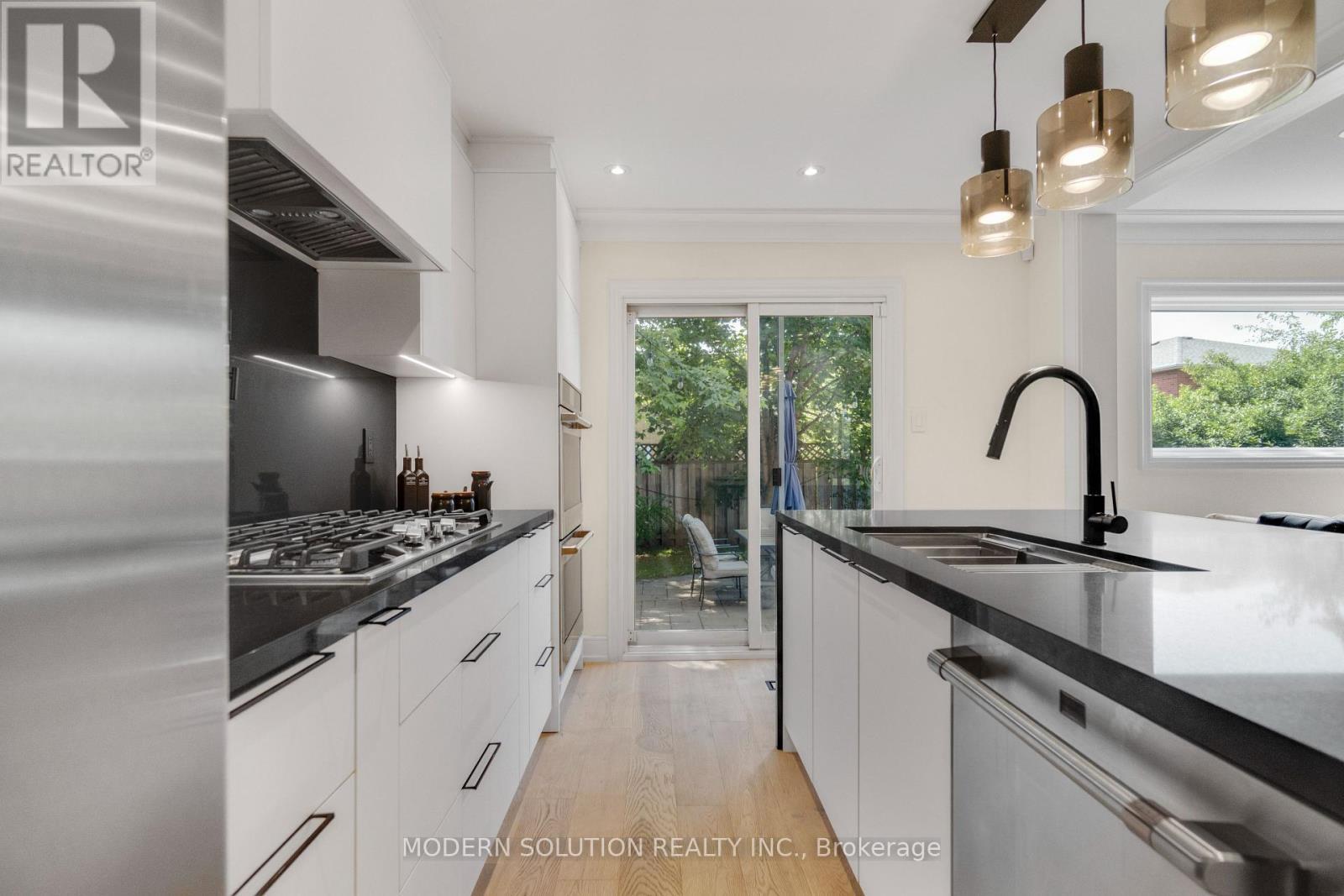 44 Bendamere Crescent, Markham, ON - Indoor Photo Showing Kitchen With Upgraded Kitchen