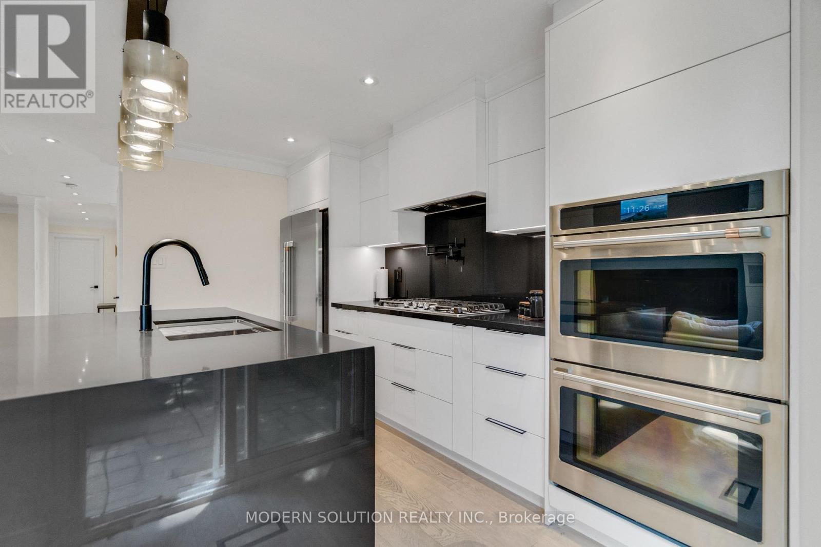 44 Bendamere Crescent, Markham, ON - Indoor Photo Showing Kitchen With Upgraded Kitchen