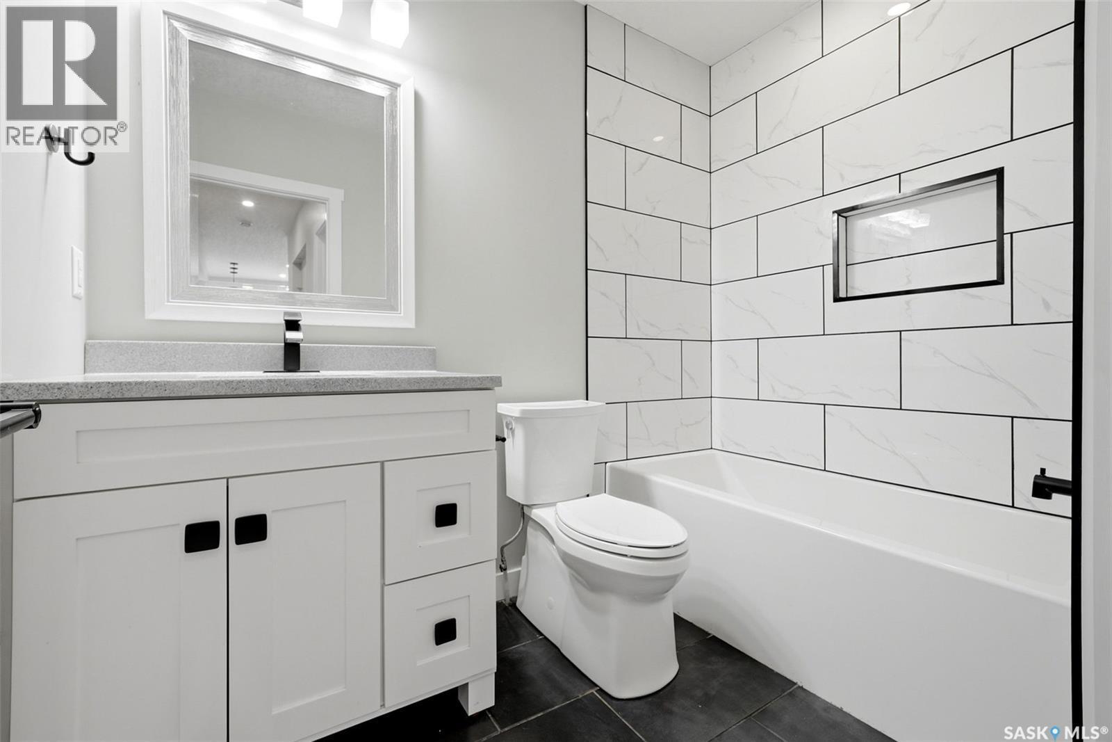1601 Lacon Street, Regina, SK - Indoor Photo Showing Bathroom