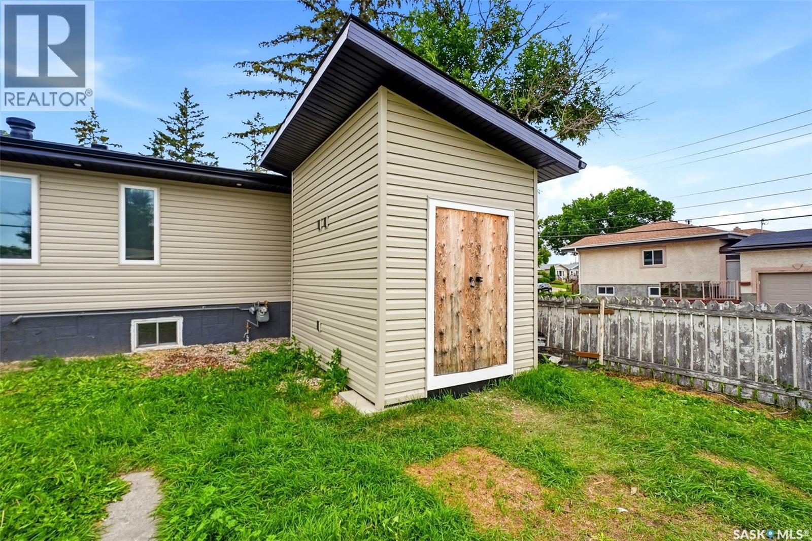 1601 Lacon Street, Regina, SK - Outdoor With Exterior