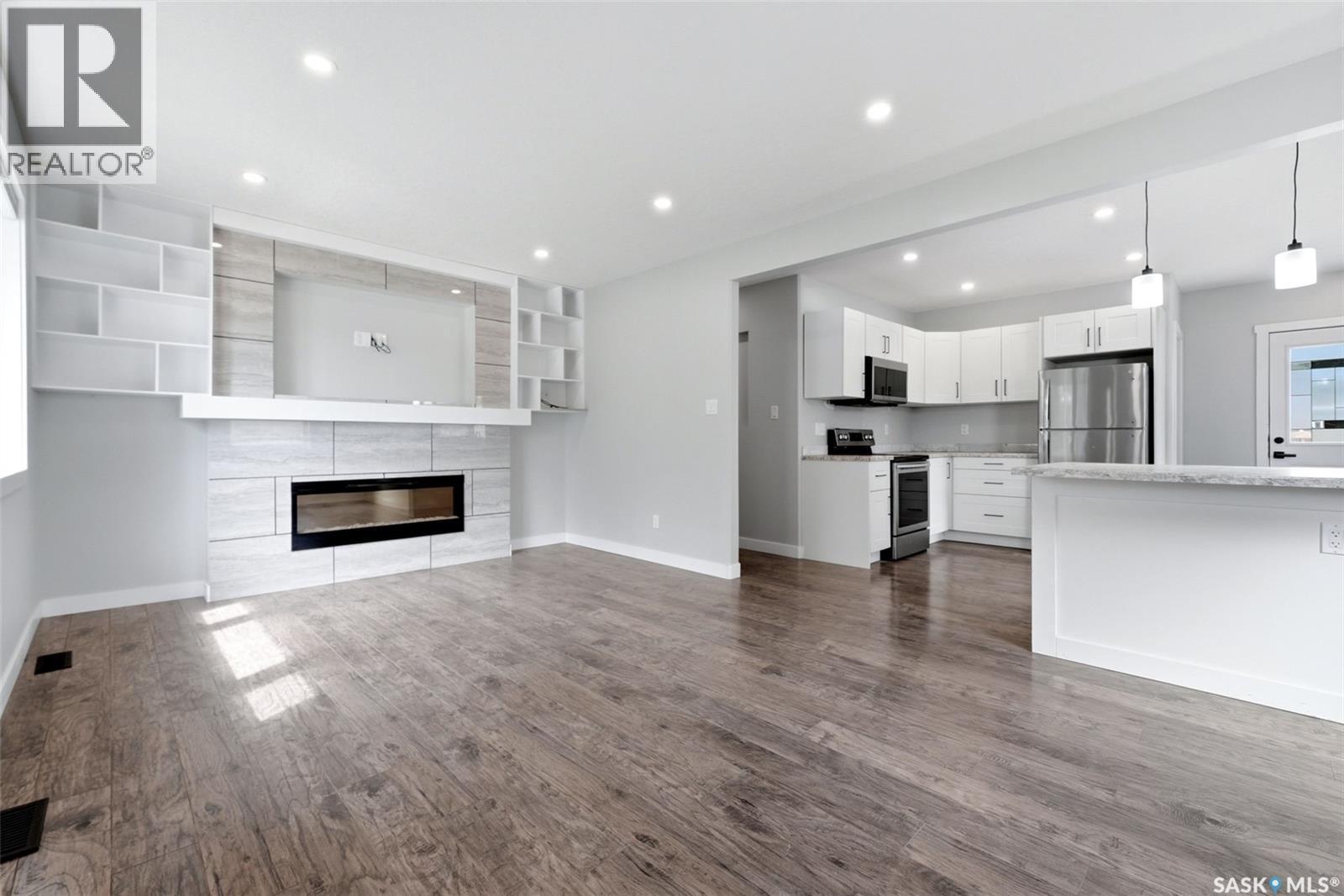 1601 Lacon Street, Regina, SK - Indoor With Fireplace