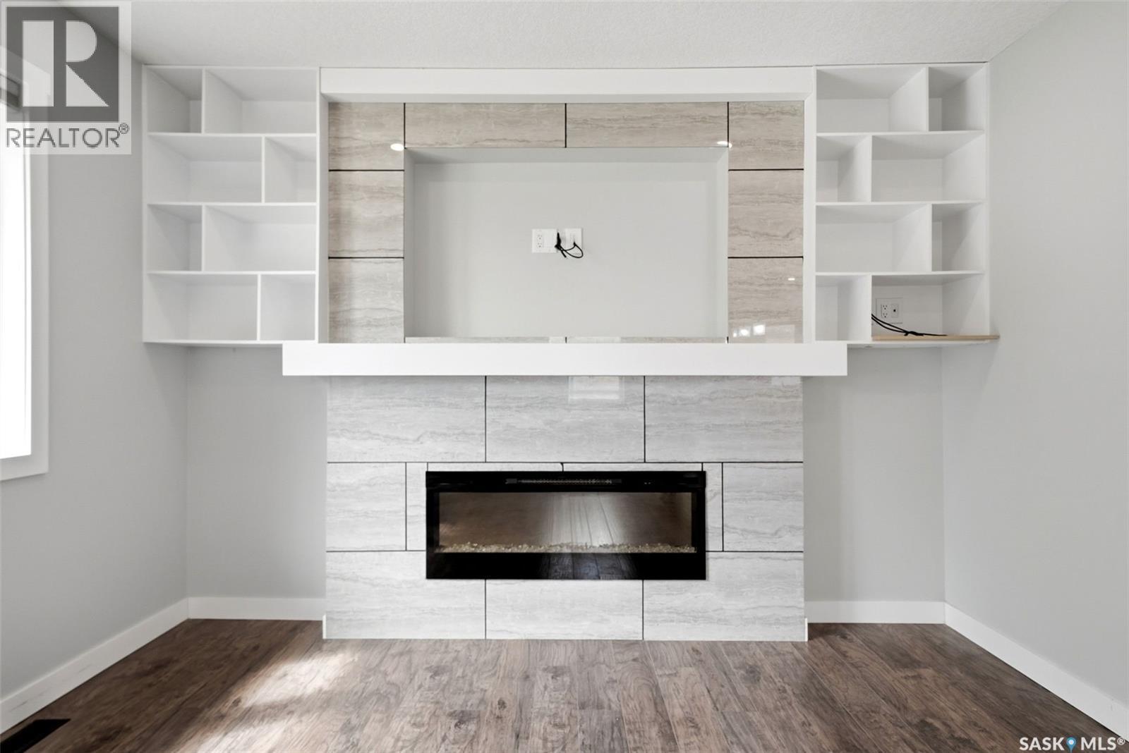 1601 Lacon Street, Regina, SK - Indoor Photo Showing Other Room With Fireplace