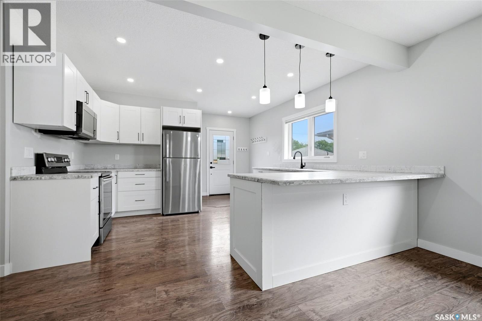 1601 Lacon Street, Regina, SK - Indoor Photo Showing Kitchen With Upgraded Kitchen