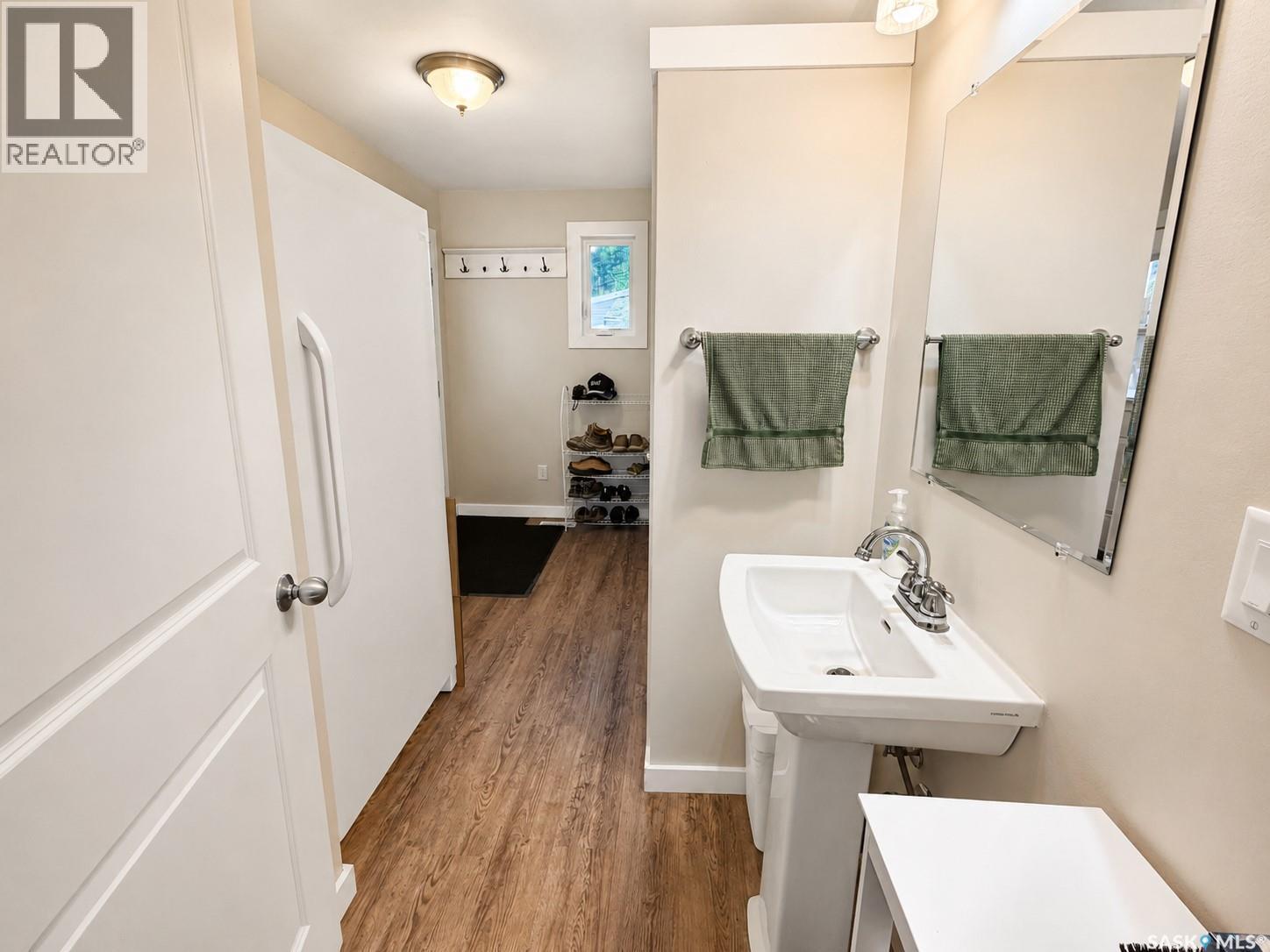 205 3Rd Avenue, Harris, SK - Indoor