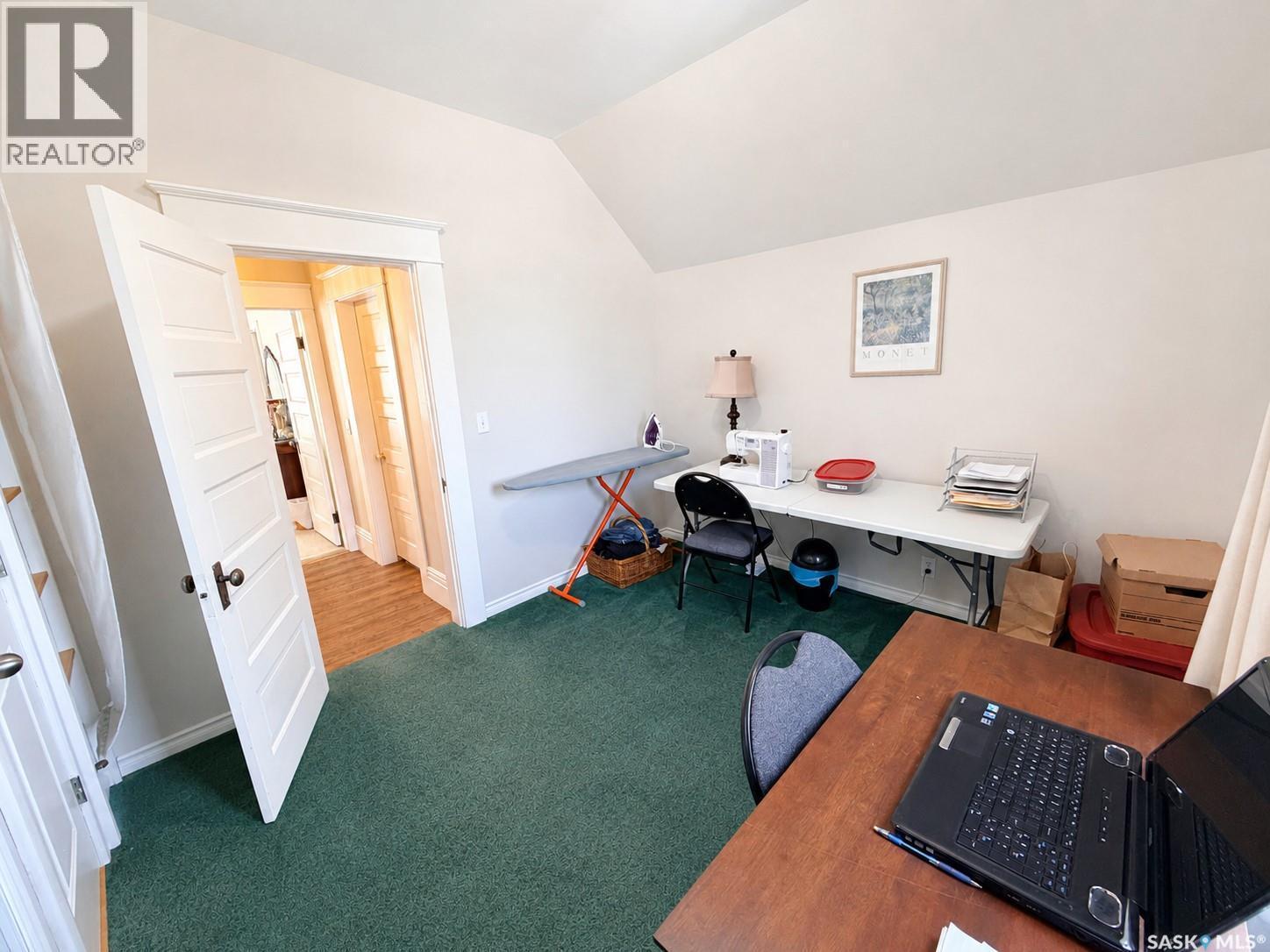 205 3Rd Avenue, Harris, SK - Indoor