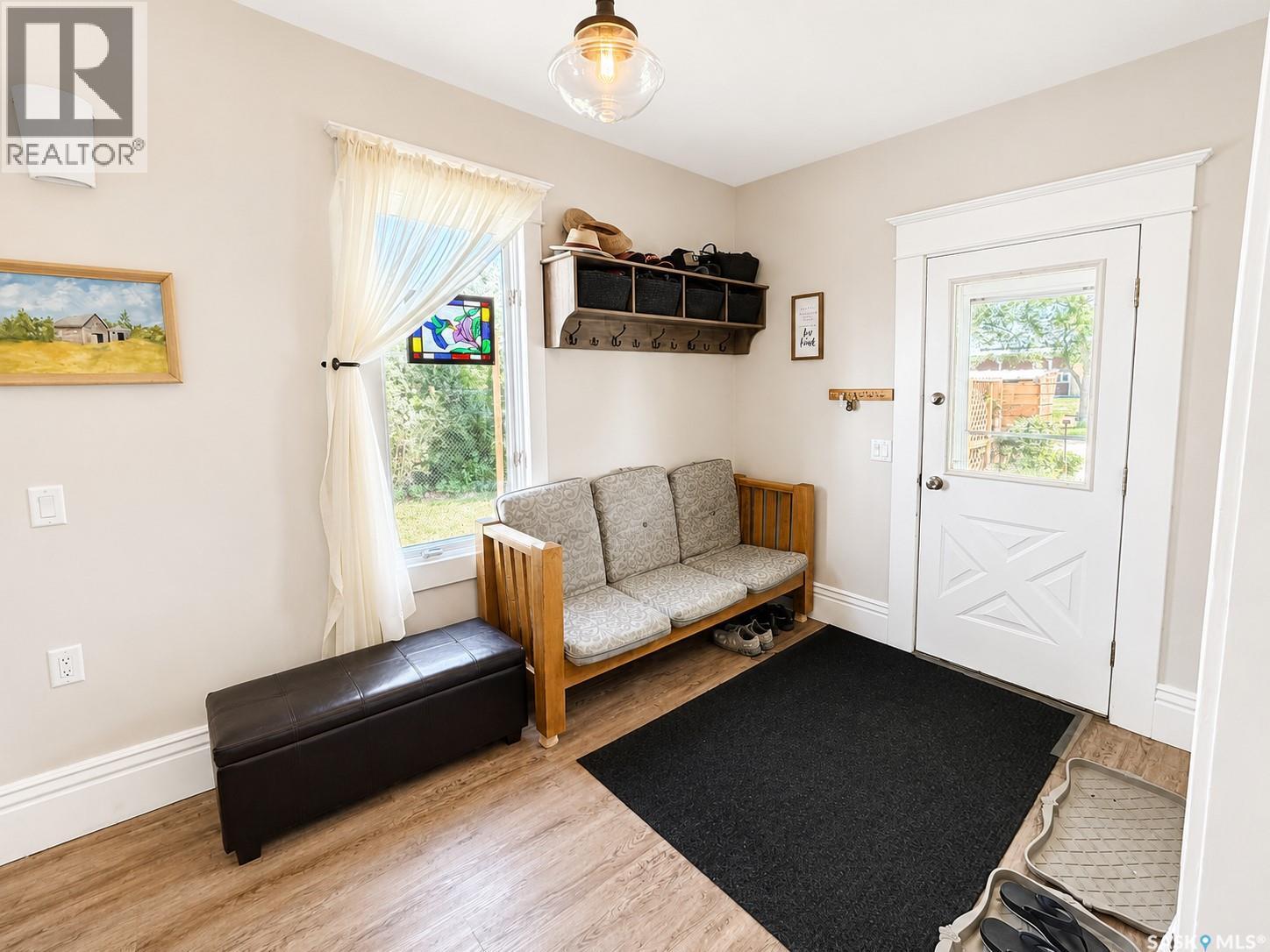 205 3Rd Avenue, Harris, SK - Indoor