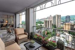 17E-1650 Rue Sherbrooke O. Montréal (Ville-Marie), QC H3H 1C9