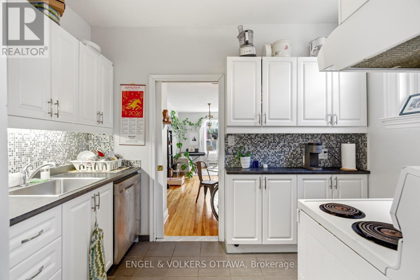 Unit 1 - 491 Mcleod Street, Ottawa, ON - Indoor Photo Showing Kitchen With Double Sink