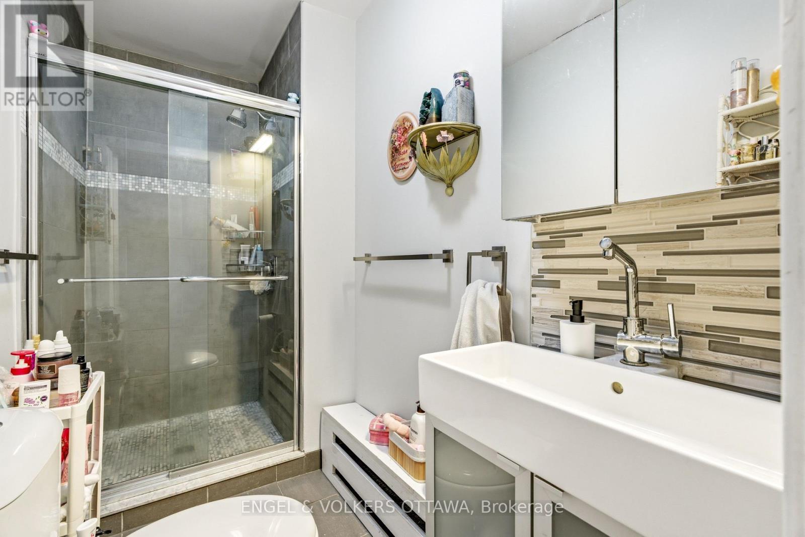 Unit 1 - 491 Mcleod Street, Ottawa, ON - Indoor Photo Showing Bathroom