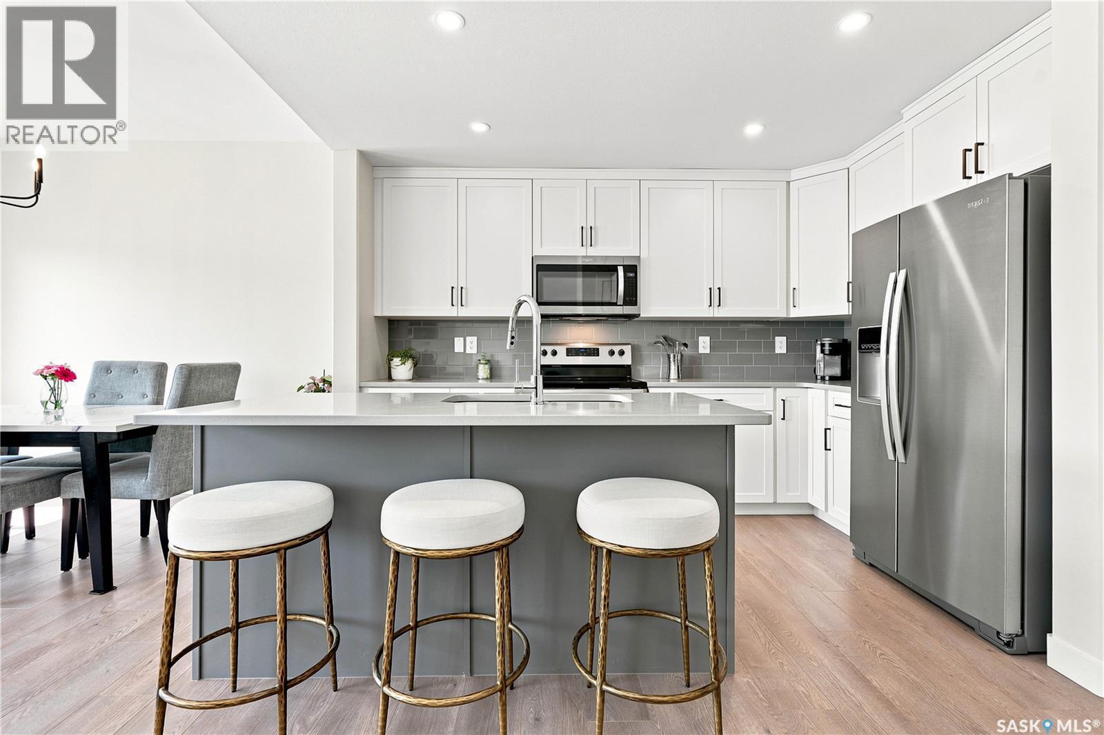 850 Brighton Gate, Saskatoon, SK - Indoor Photo Showing Kitchen With Stainless Steel Kitchen With Upgraded Kitchen