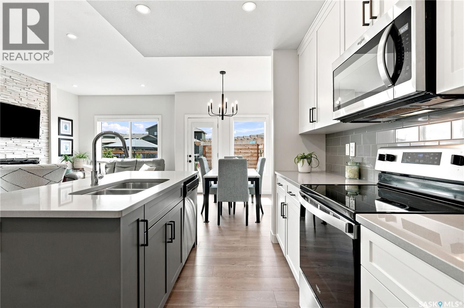 850 Brighton Gate, Saskatoon, SK - Indoor Photo Showing Kitchen With Stainless Steel Kitchen With Double Sink With Upgraded Kitchen