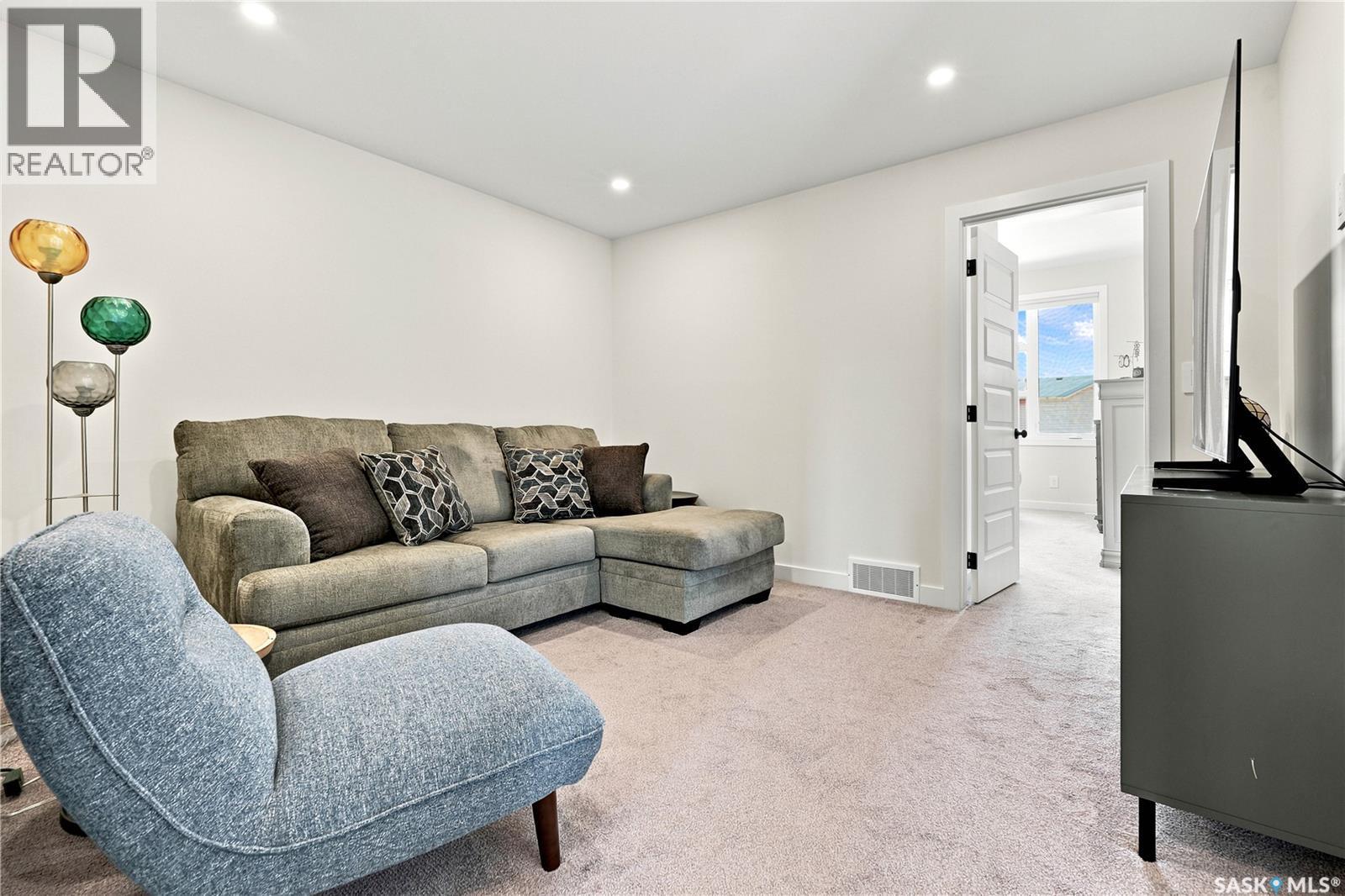 850 Brighton Gate, Saskatoon, SK - Indoor Photo Showing Living Room