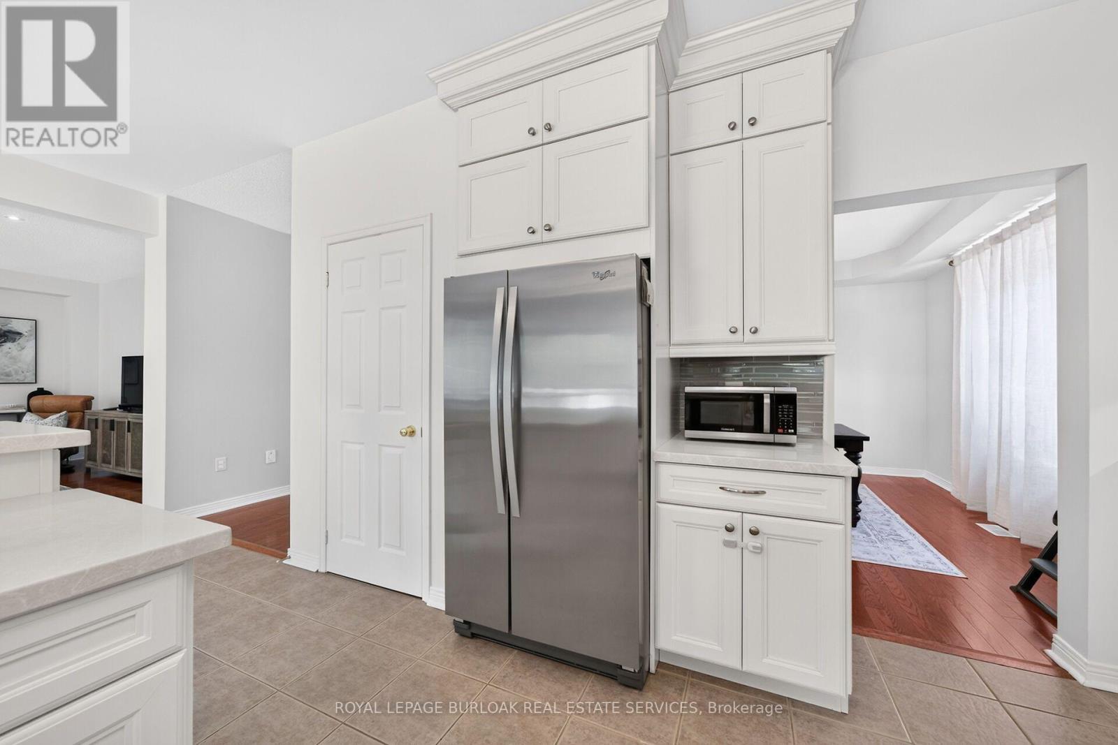 2203 Turnberry Road, Burlington, ON - Indoor Photo Showing Kitchen