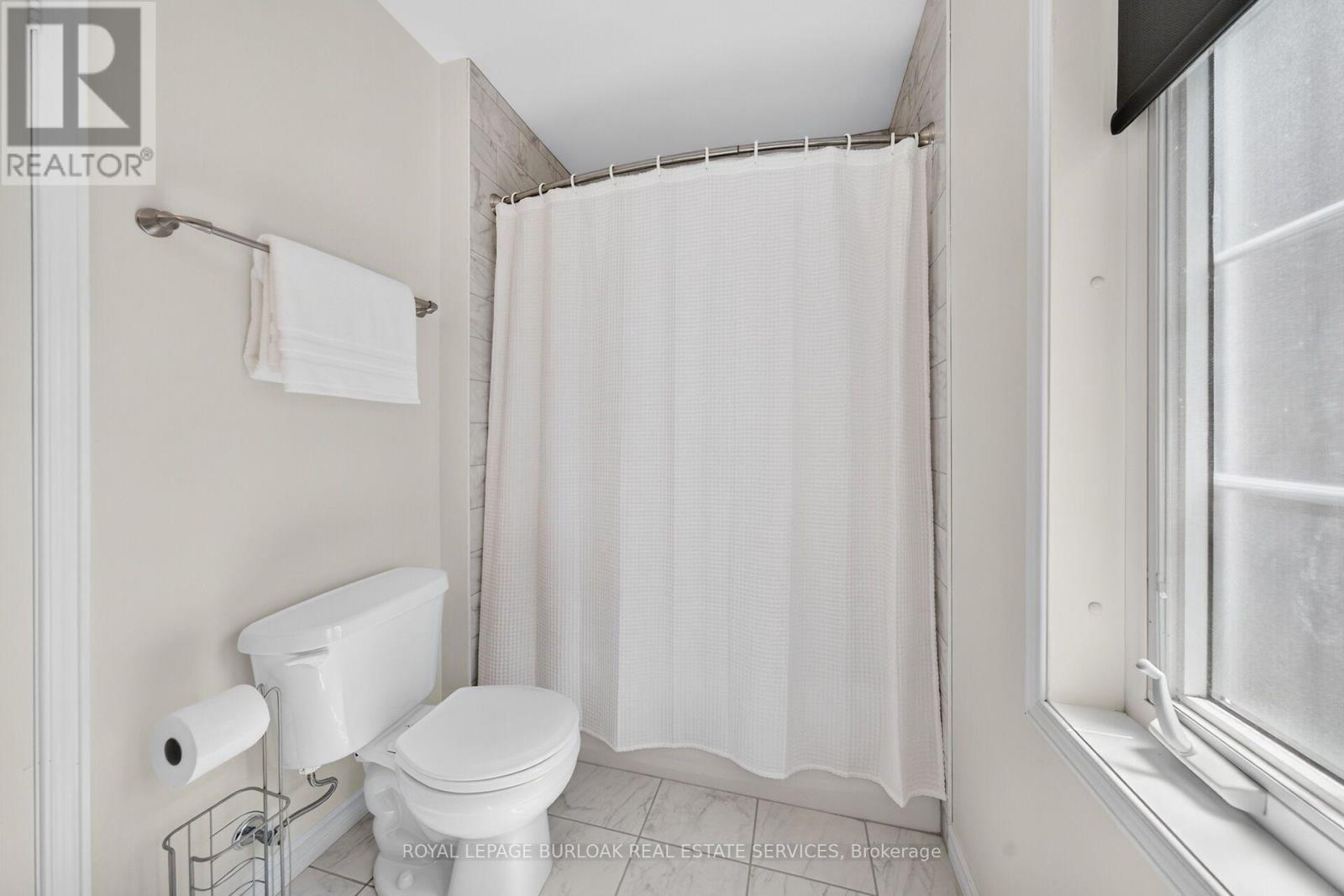 2203 Turnberry Road, Burlington, ON - Indoor Photo Showing Bathroom