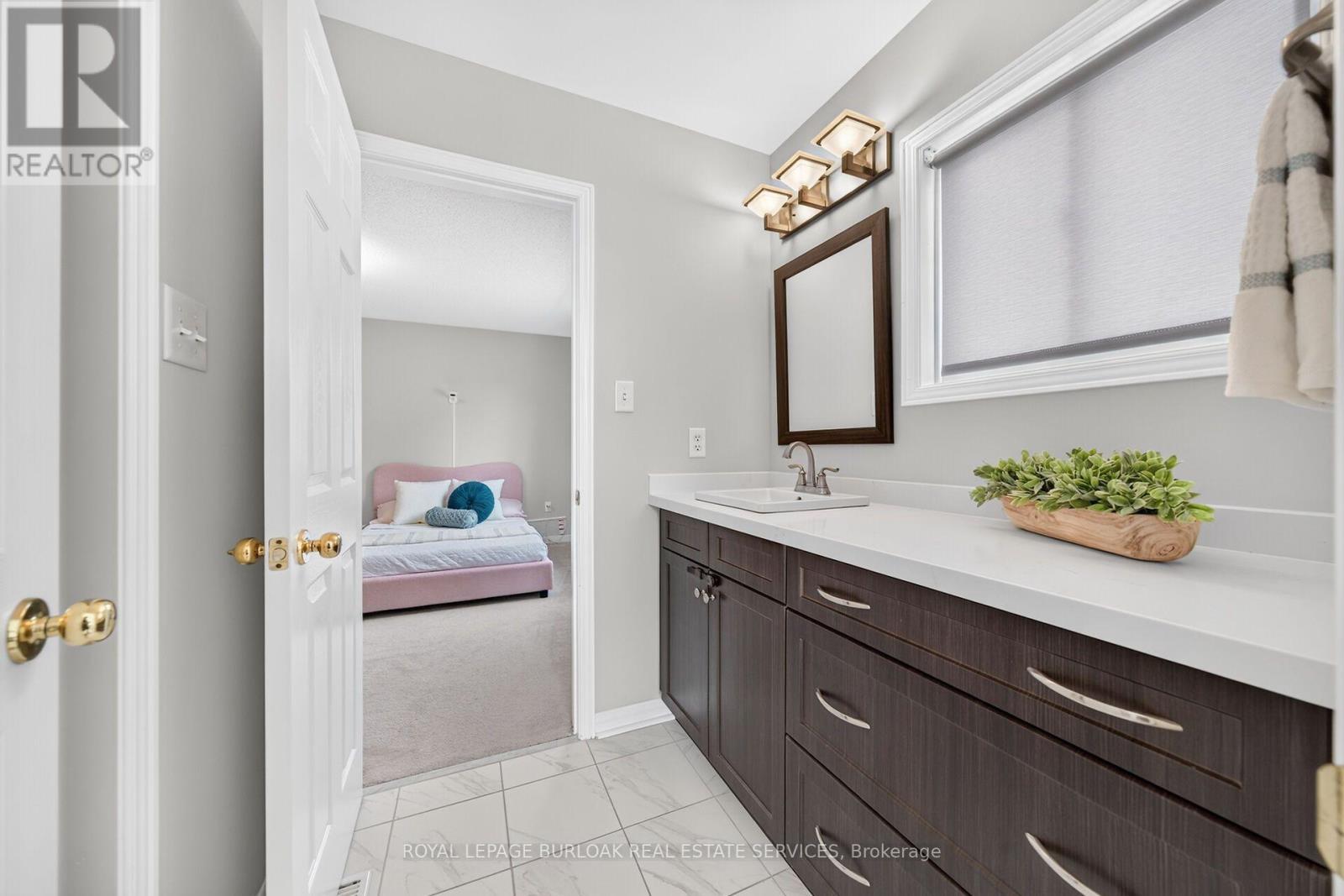 2203 Turnberry Road, Burlington, ON - Indoor Photo Showing Bathroom