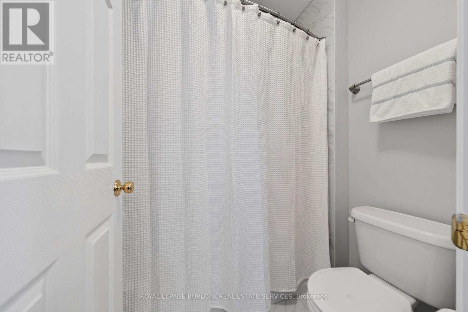 2203 Turnberry Road, Burlington, ON - Indoor Photo Showing Bathroom