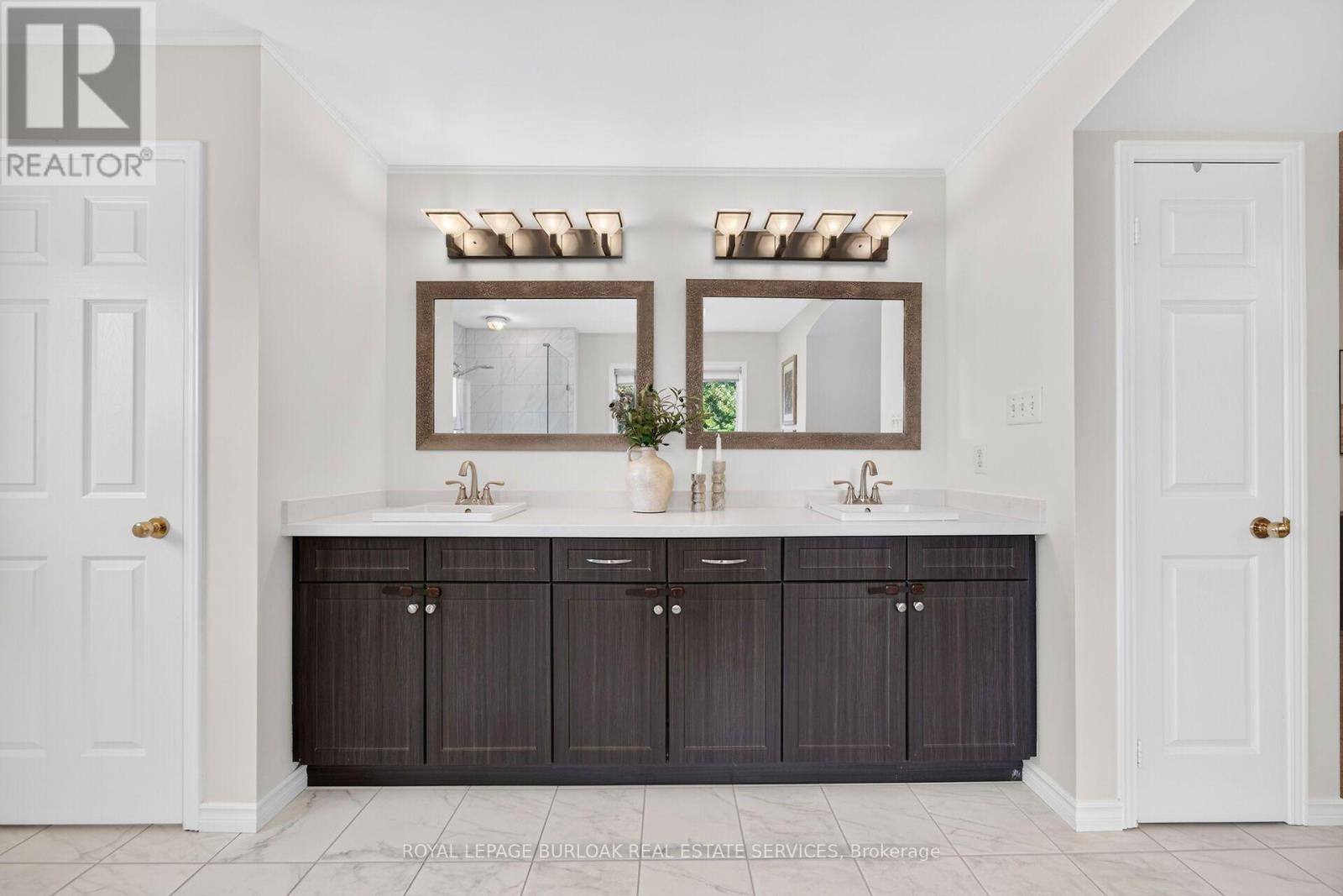 2203 Turnberry Road, Burlington, ON - Indoor Photo Showing Bathroom