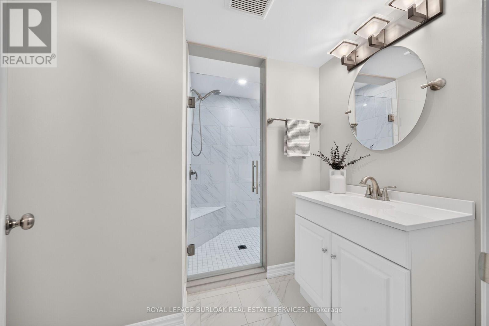 2203 Turnberry Road, Burlington, ON - Indoor Photo Showing Bathroom
