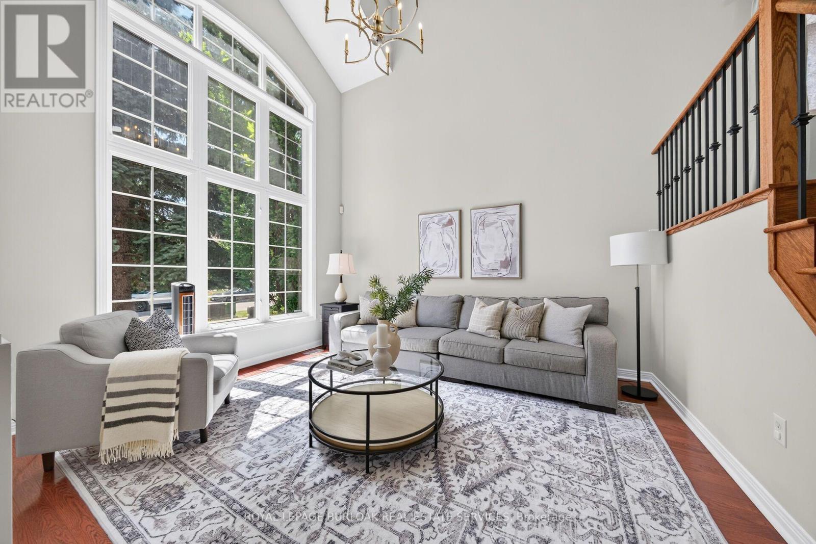 2203 Turnberry Road, Burlington, ON - Indoor Photo Showing Living Room