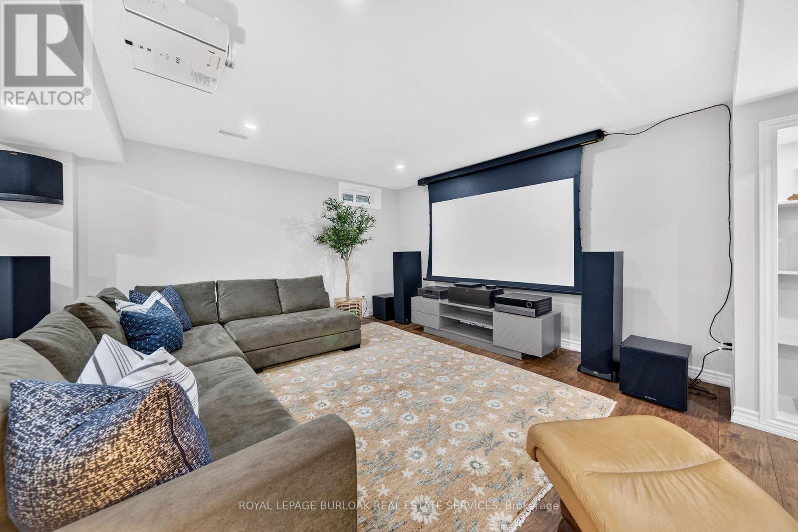 2203 Turnberry Road, Burlington, ON - Indoor Photo Showing Living Room