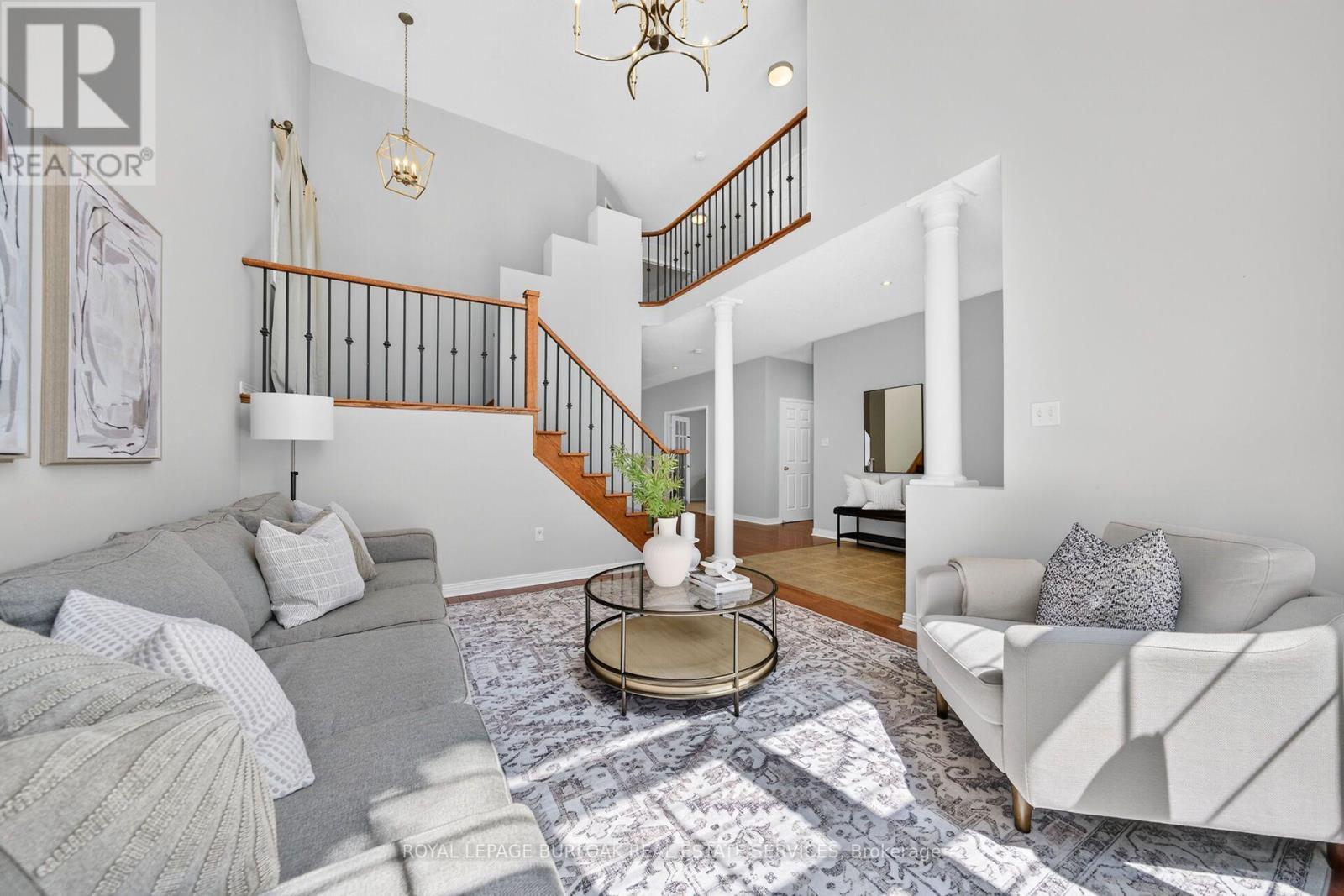 2203 Turnberry Road, Burlington, ON - Indoor Photo Showing Living Room