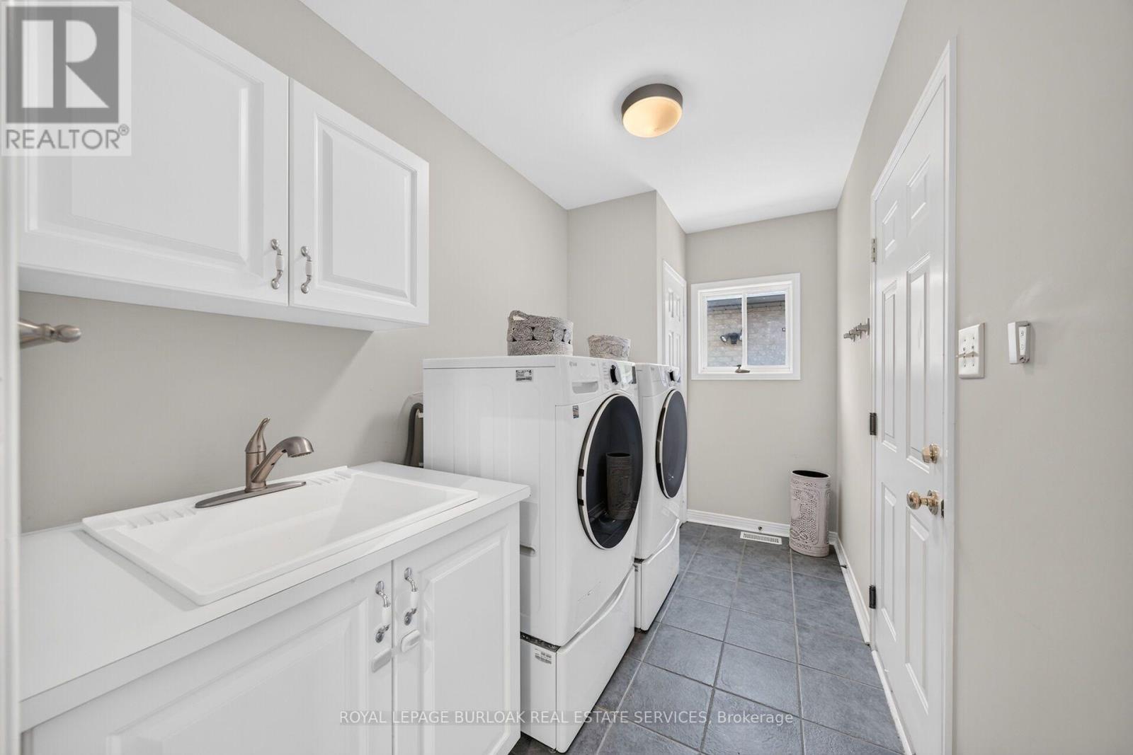 2203 Turnberry Road, Burlington, ON - Indoor Photo Showing Laundry Room