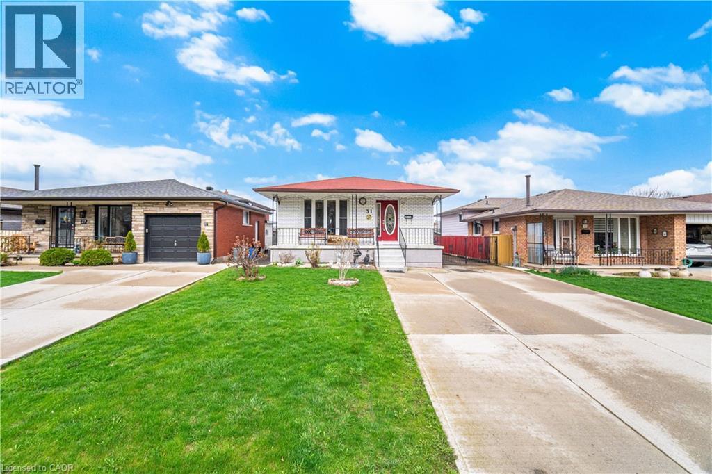 31 Summercrest Drive, Hamilton, ON - Outdoor With Facade