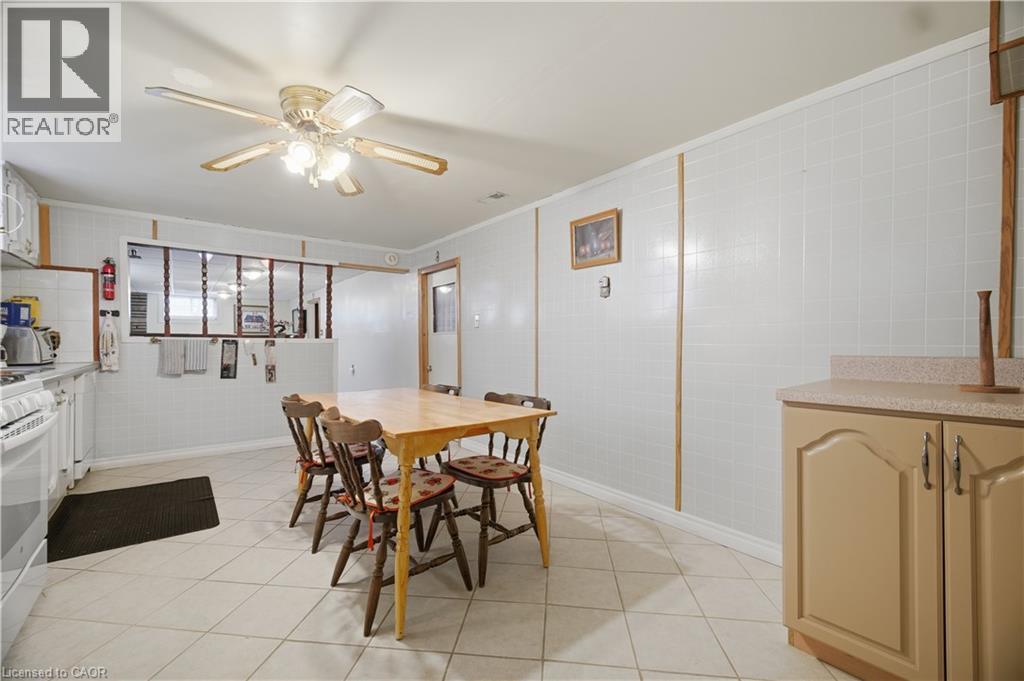 31 Summercrest Drive, Hamilton, ON - Indoor Photo Showing Dining Room
