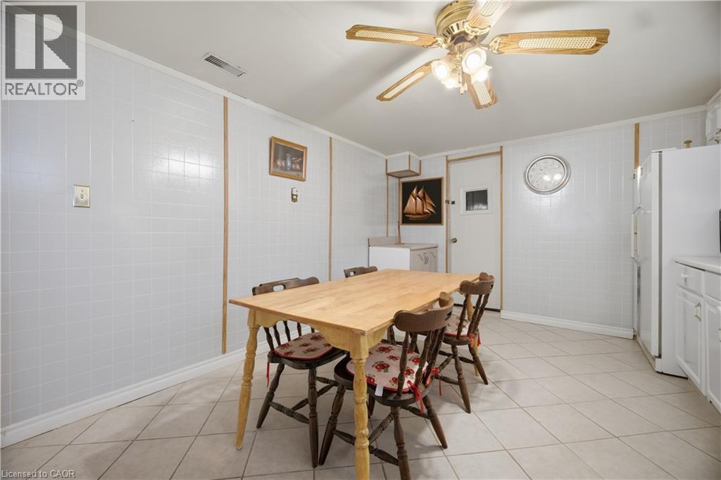 31 Summercrest Drive, Hamilton, ON - Indoor Photo Showing Dining Room
