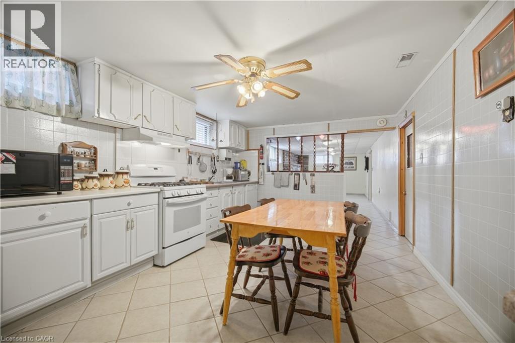 31 Summercrest Drive, Hamilton, ON - Indoor Photo Showing Kitchen