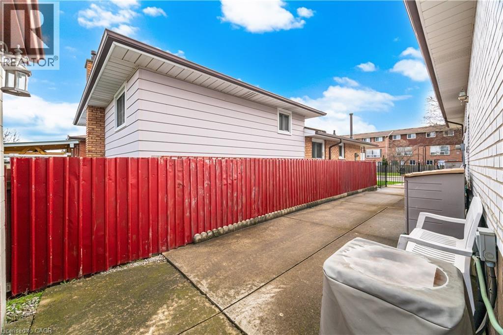 31 Summercrest Drive, Hamilton, ON - Outdoor With Exterior