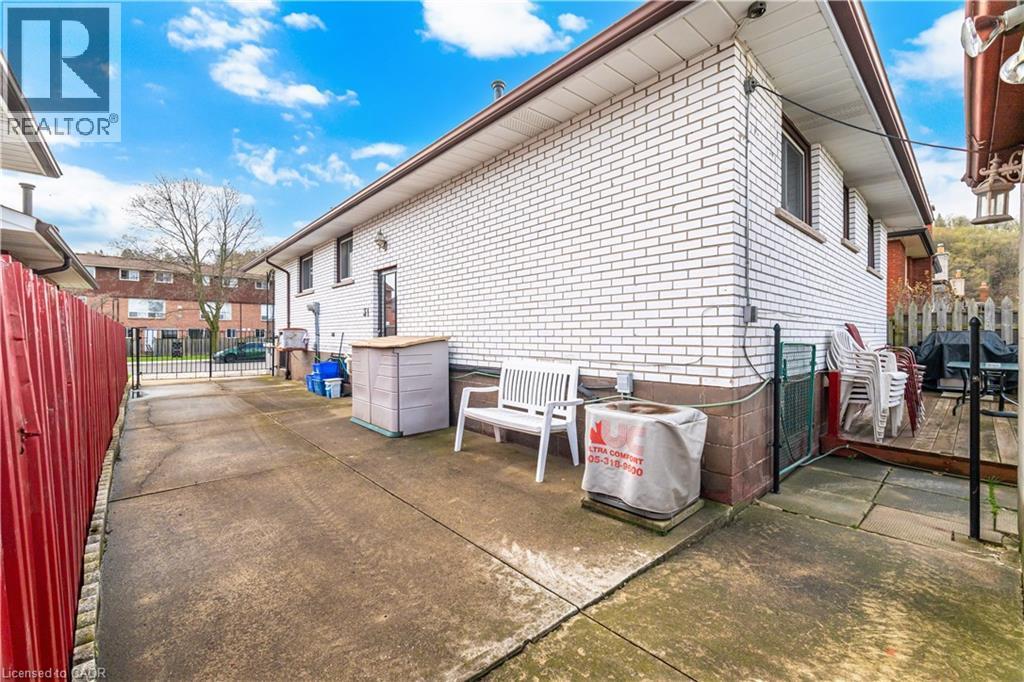 31 Summercrest Drive, Hamilton, ON - Outdoor With Exterior