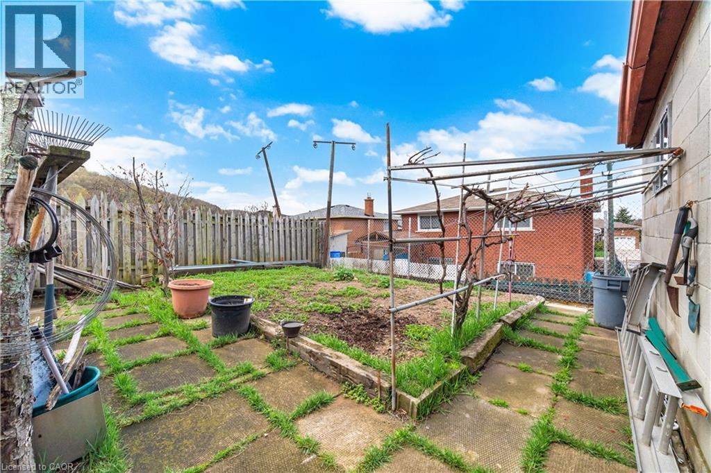 31 Summercrest Drive, Hamilton, ON - Outdoor
