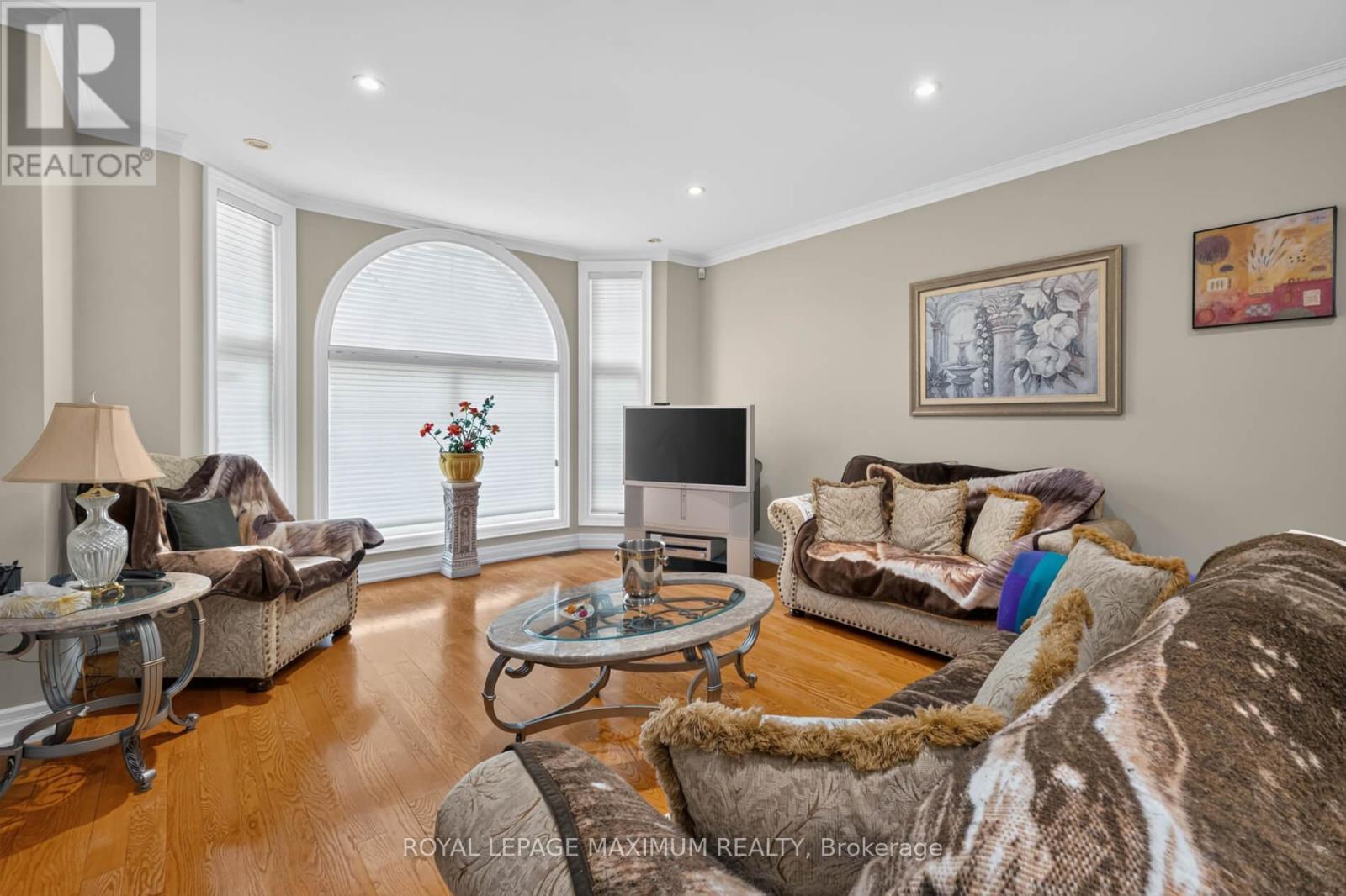 378 Rustic Road, Toronto, ON - Indoor Photo Showing Living Room