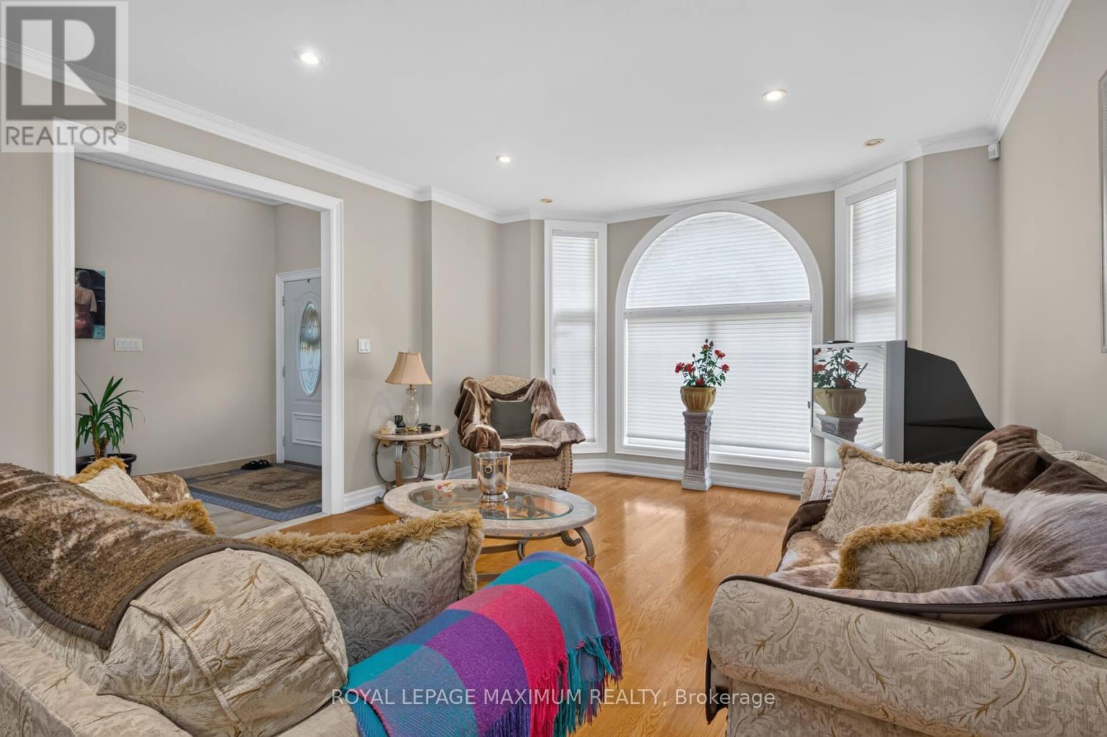 378 Rustic Road, Toronto, ON - Indoor Photo Showing Living Room
